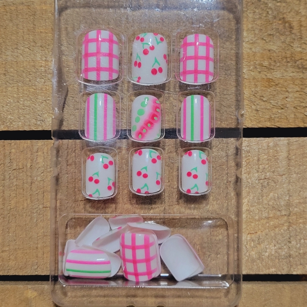 Boutique Press On Nails